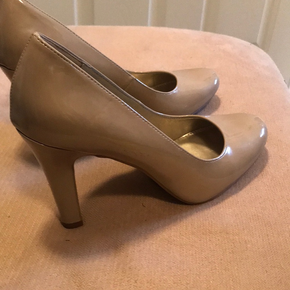 Taupe Bandolino high heel shoes